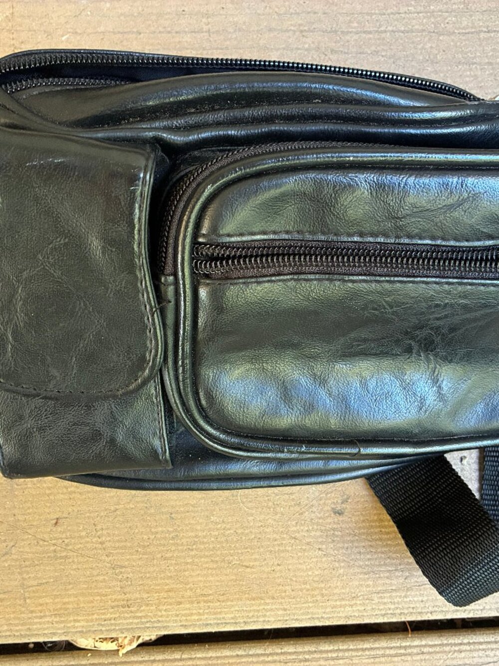 90's vintage faux-leather fanny pack